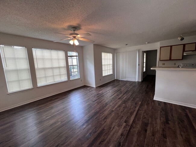 Building Photo - Ground floor unit in Tradewinds