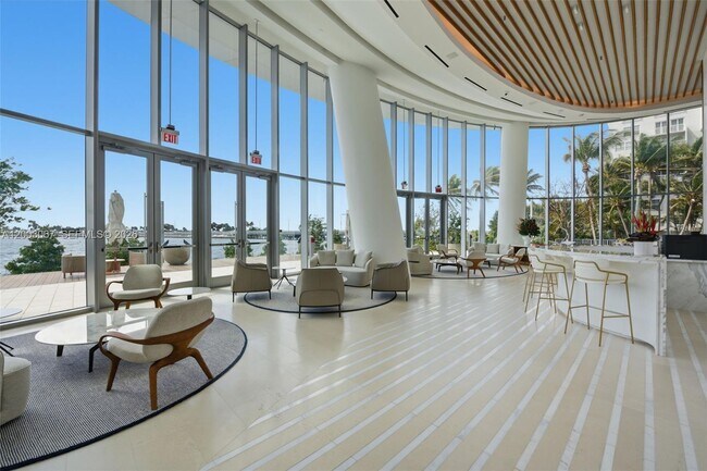 Building Photo - 175 SE 25th Rd