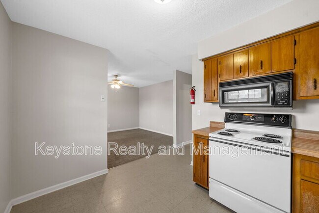 Building Photo - 1375 Thompsonville Ln
