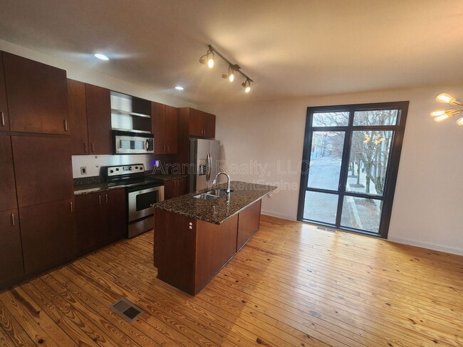 Building Photo - 1282 MacKintosh pknw