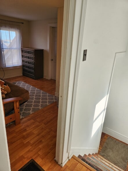 Bonus Study Room - 107 5th Ave