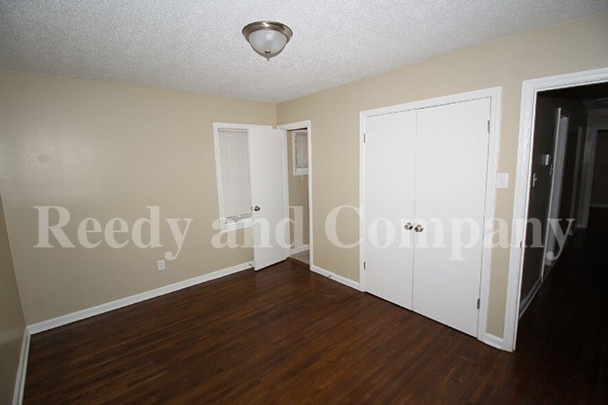 Building Photo - 3830 Denver St
