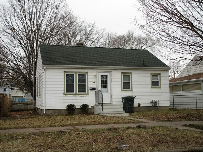 Primary Photo - 641 Newton St