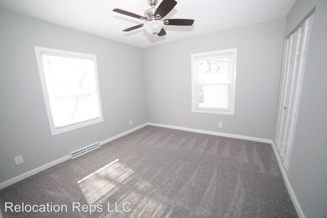 Building Photo - 2915 W 49th St