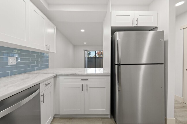 Building Photo - "Spacious 3-Bed Condo with 2 Baths in Citr...
