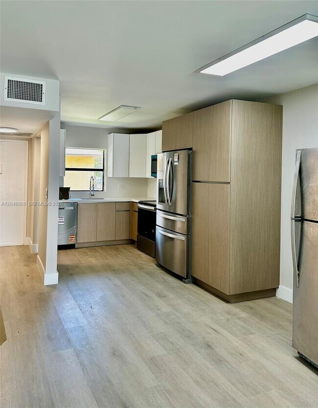 Building Photo - 2540 W 67th Pl