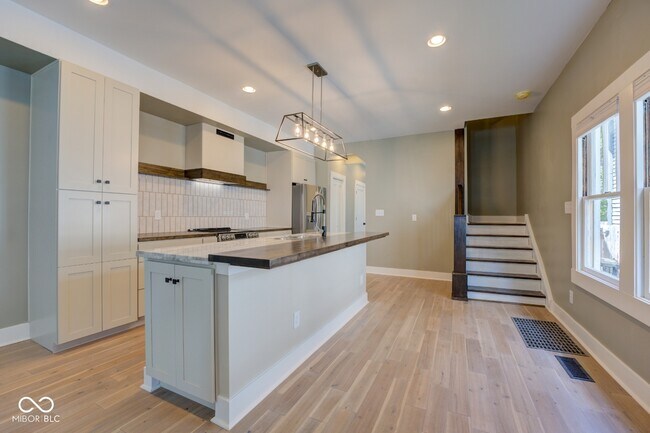 Building Photo - 2832 N Park Ave