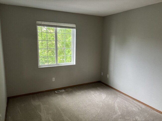 Building Photo - Stunning 3-Bedroom Home in Puyallup's Silver Pointe For Rent!
