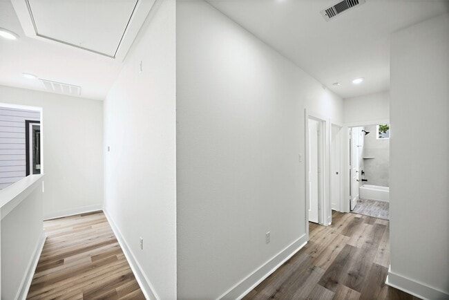 Building Photo - 8449 Furray Rd