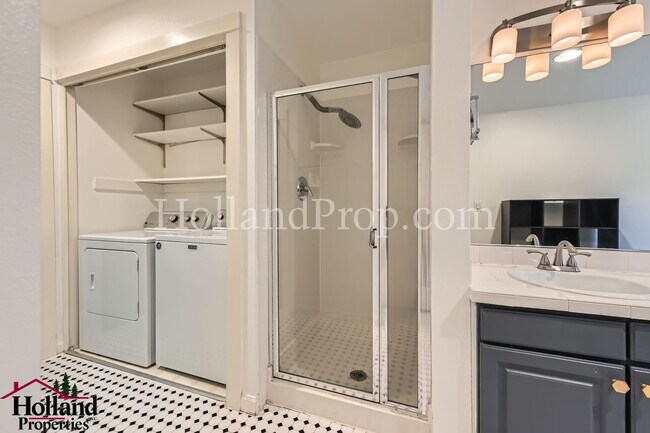 Building Photo - Spacious Home with High Ceilings and Modern Comforts!