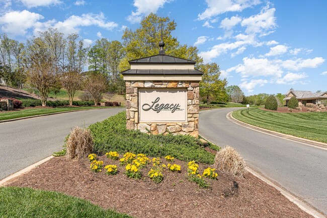Building Photo - Gorgeous 5 Bedroom Home with First Floor I...