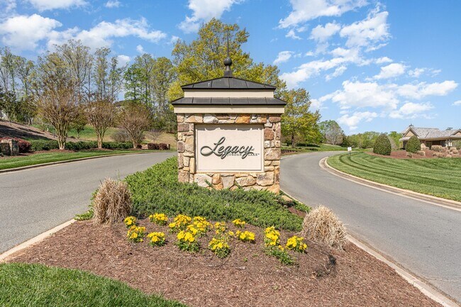 Building Photo - Gorgeous 5 Bedroom Home with First Floor In-law Suite & 3 Car Garage, Golf Course, Pool, Tennis a...