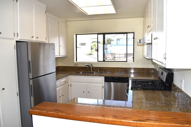 Building Photo - Newly Remodeled Ocean View Home in Ocean B...