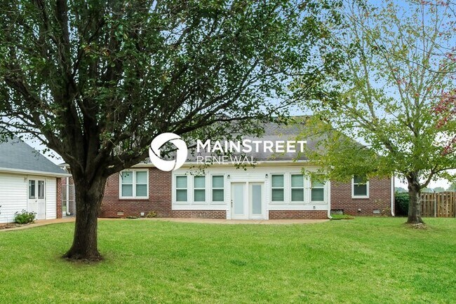 Building Photo - 3 Bedroom Pet-Friendly Home in HUNTSVILLE, AL with Main Street Renewal
