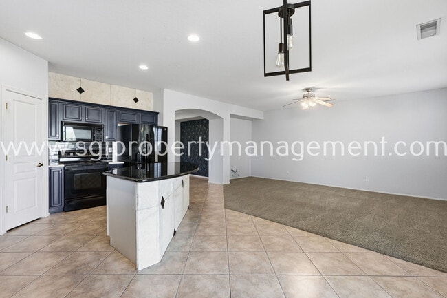 Building Photo - 12442 N 82nd Ln