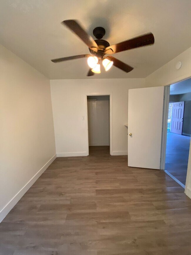 Building Photo - Cute 2 bedroom!