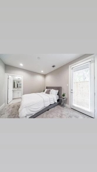 Building Photo - 1329 Buescher Dr