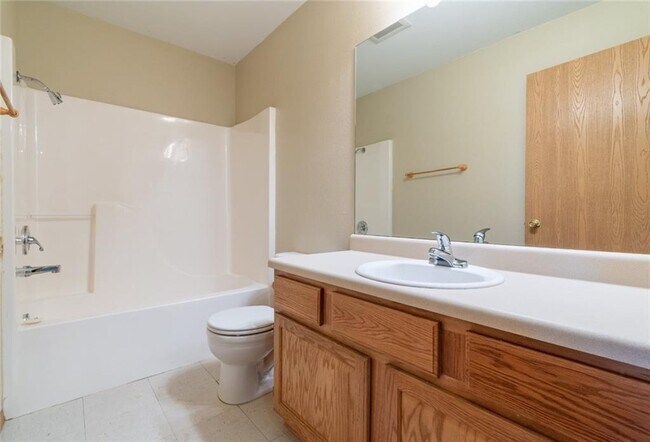 Building Photo - 230 Meadow Ct