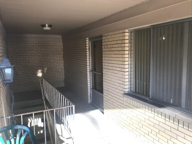 Building Photo - 725 Busse Hwy