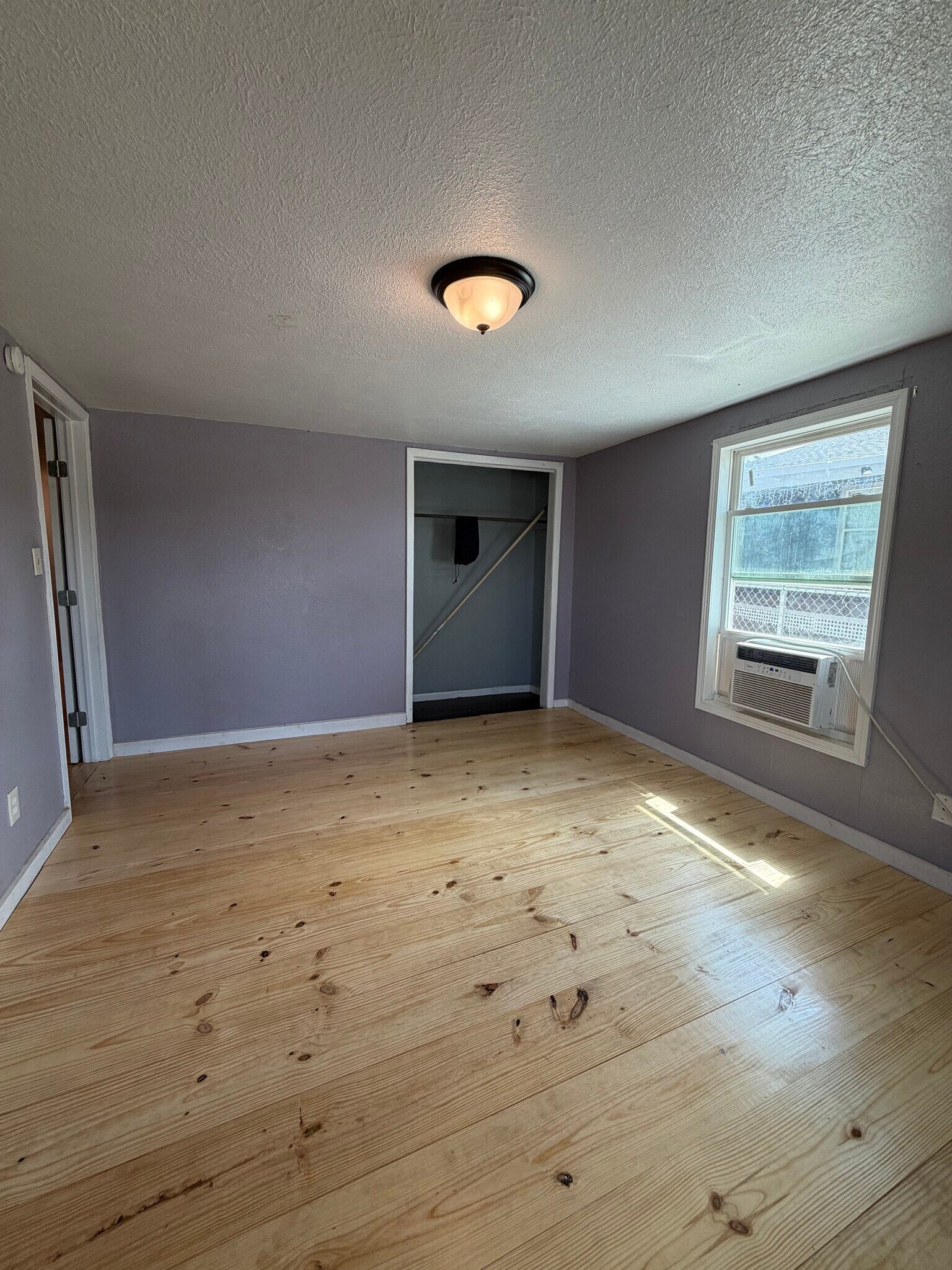 Building Photo - 830 Benavides St