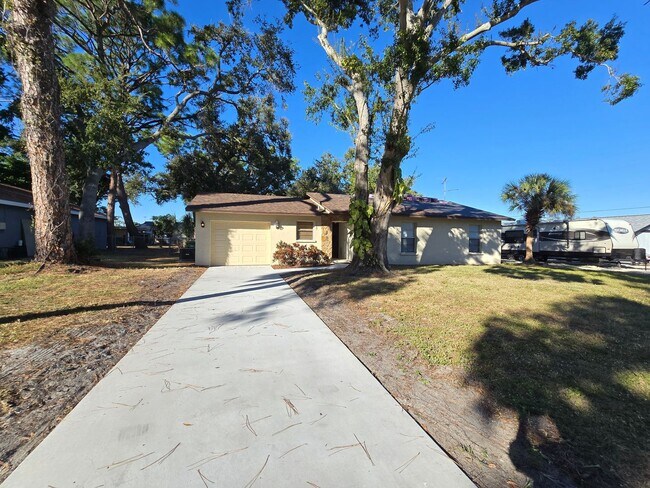 Building Photo - Move-In Ready 3-Bedroom Home Near UTC & Sarasota Airport!