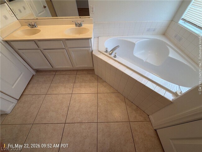 Building Photo - 343 Mulberry Glen Dr