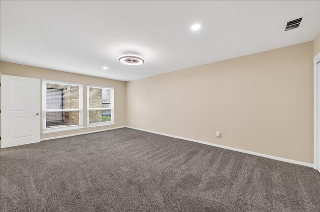 Building Photo - 5025 Romford Dr