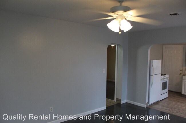 Building Photo - 2 br, 1 bath House - 1230 E Hemphill Rd