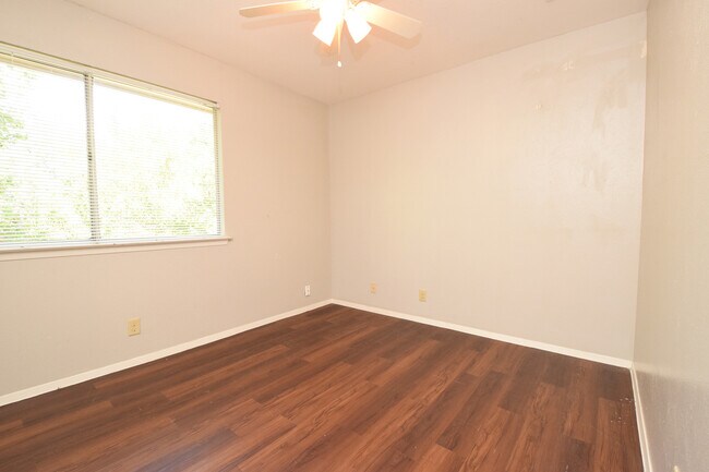 Building Photo - 10811 Lanshire Dr