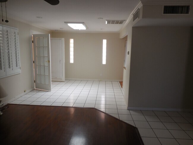 Building Photo - 1127 Del Norte St