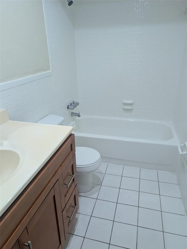 Building Photo - 5820 NW 17th Pl