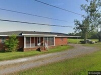 Building Photo - Spacious 3 bedroom 2 bath