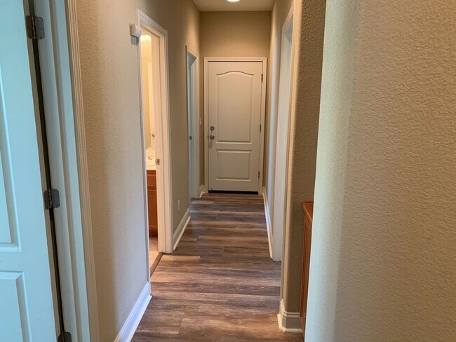 Building Photo - Single Story, Corner Lot in Brentwood!