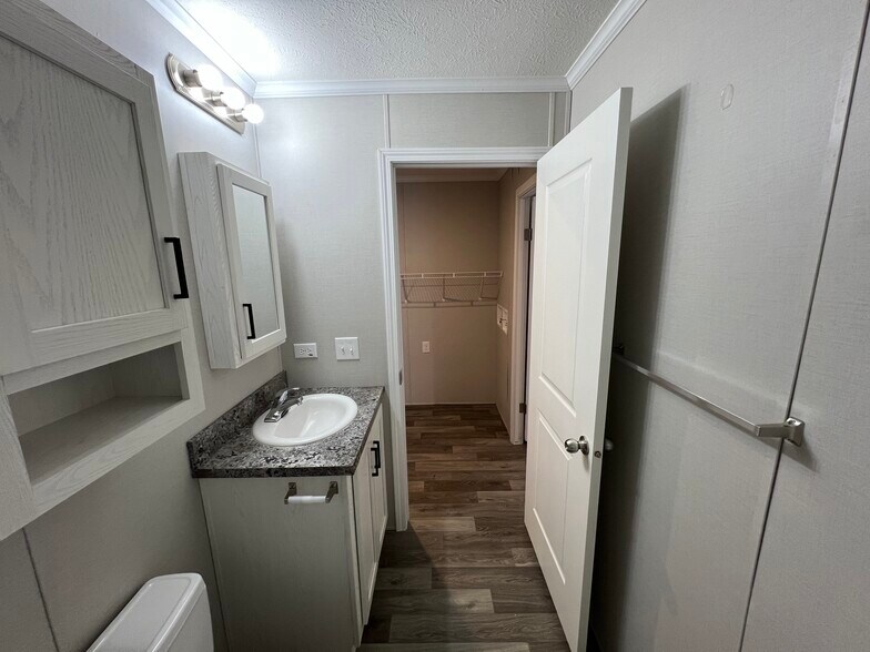 Building Photo - 38058 Pardo Dr