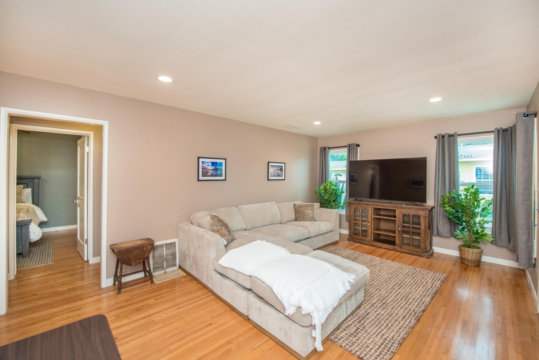 Building Photo - 250 N Clark St