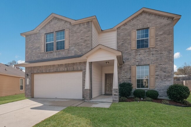Building Photo - Bright & Spacious Home in Comal ISD