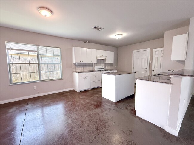 Building Photo - 1218 Goodnight Trail