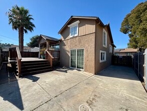 Building Photo - 226 Nigh St