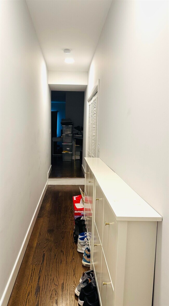 Building Photo - 114 Bleecker St