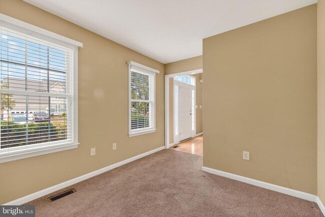 Building Photo - 33 Wild Rose Dr