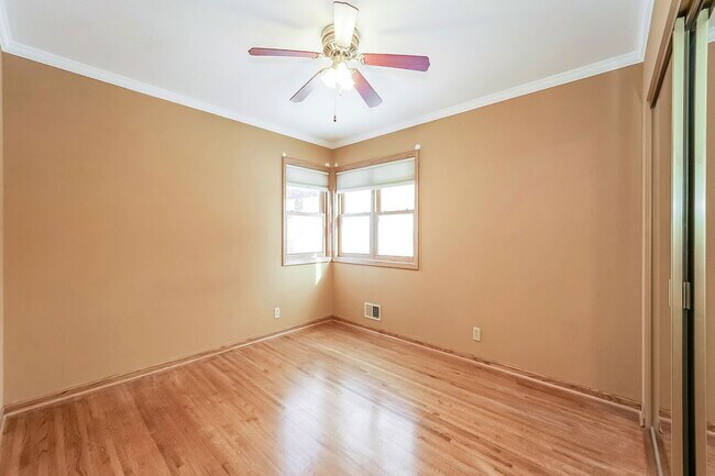 Building Photo - 4624 Maryland Ave N