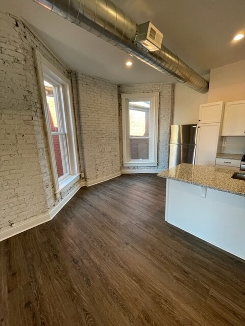 Building Photo - 1105 S 1st St