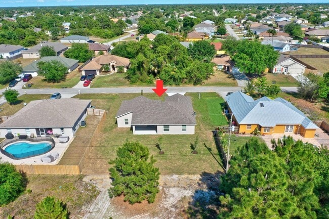 Building Photo - 1733 SW Open View Dr