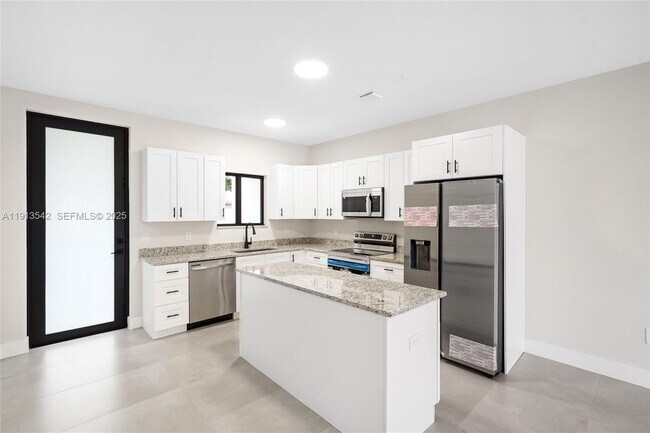 Building Photo - 4309 E 8th Ct