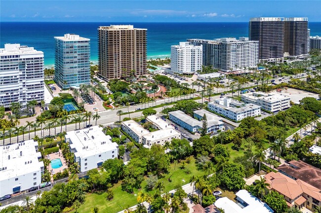 Building Photo - 9940 Collins Ave