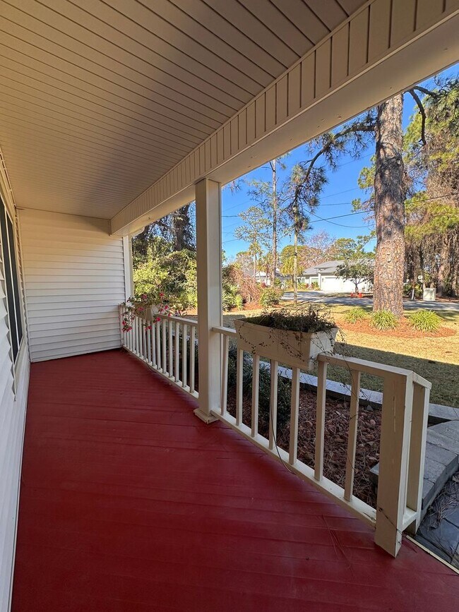 Building Photo - Newly Renovated 3 bedroom home in the heart of Miramar Beach!
