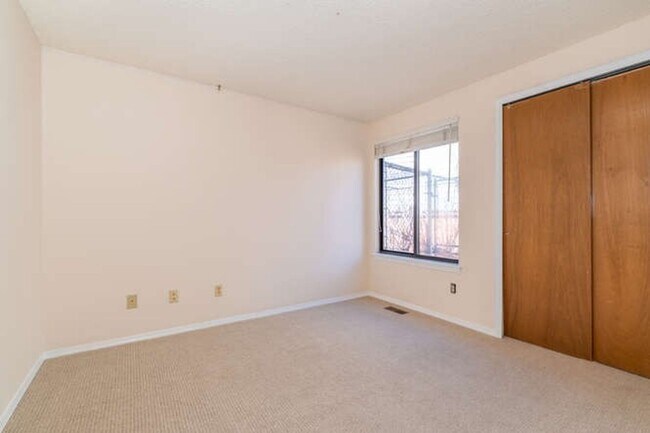 Building Photo - Online for roommate application ONLY