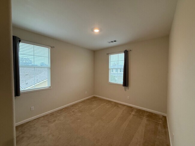 Building Photo - 2021 built two story in Oakdale!