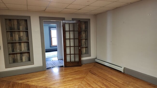 Building Photo - Large 4-5 Bedroom on Historic Main Street in Salamanca NY! Available Now!