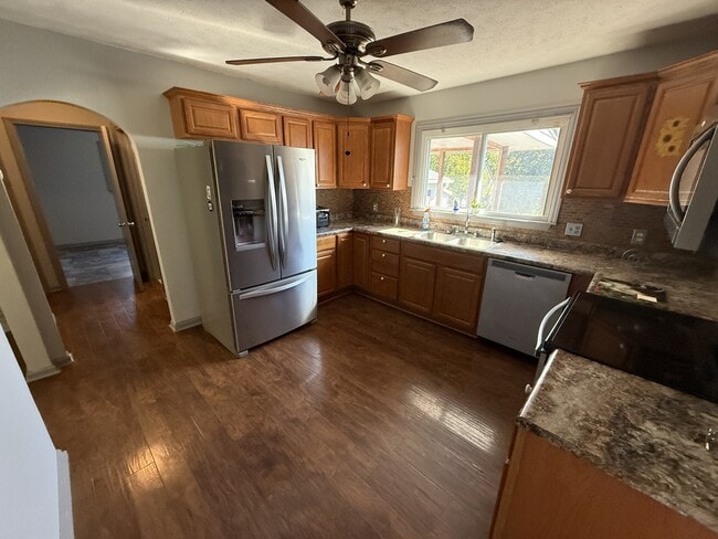 Building Photo - 602 Mitchell Dr